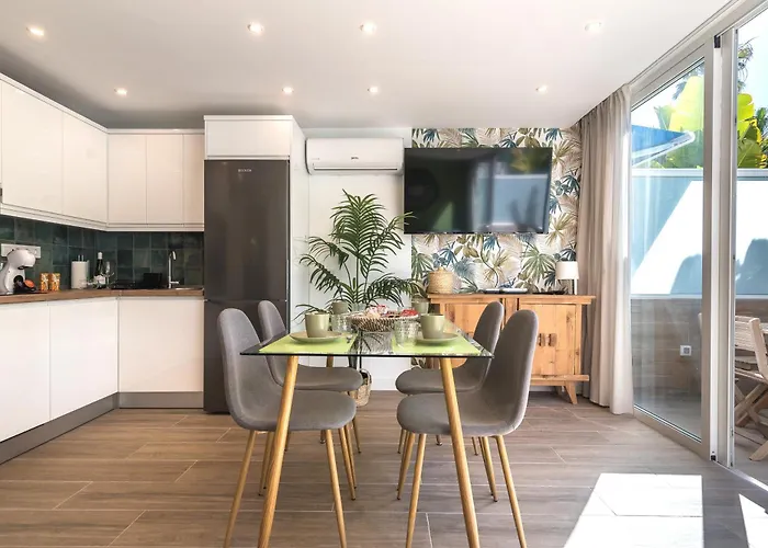 Daire Home2book Stylish Tropical Terrace & Pool