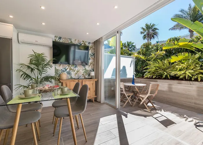 Home2book Stylish Tropical Terrace & Pool Daire *