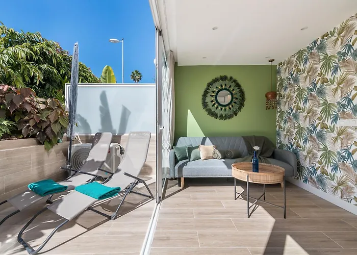 Daire Home2book Stylish Tropical Terrace & Pool