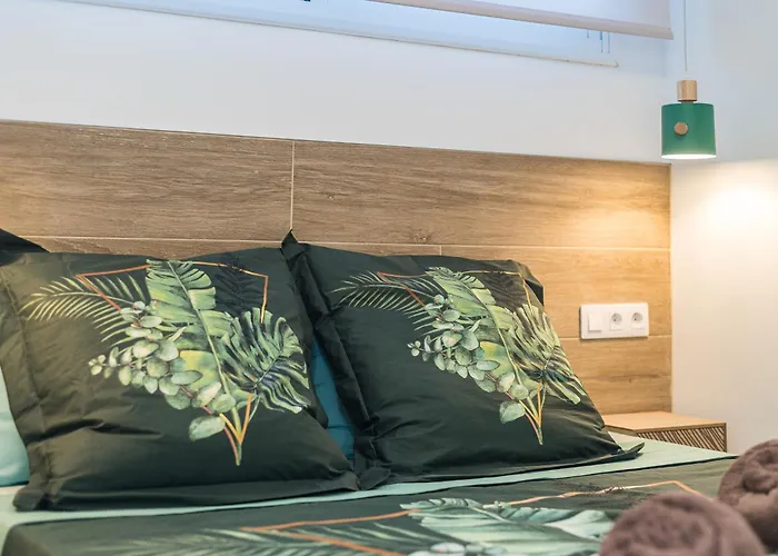 Home2book Stylish Tropical Terrace & Pool Daire